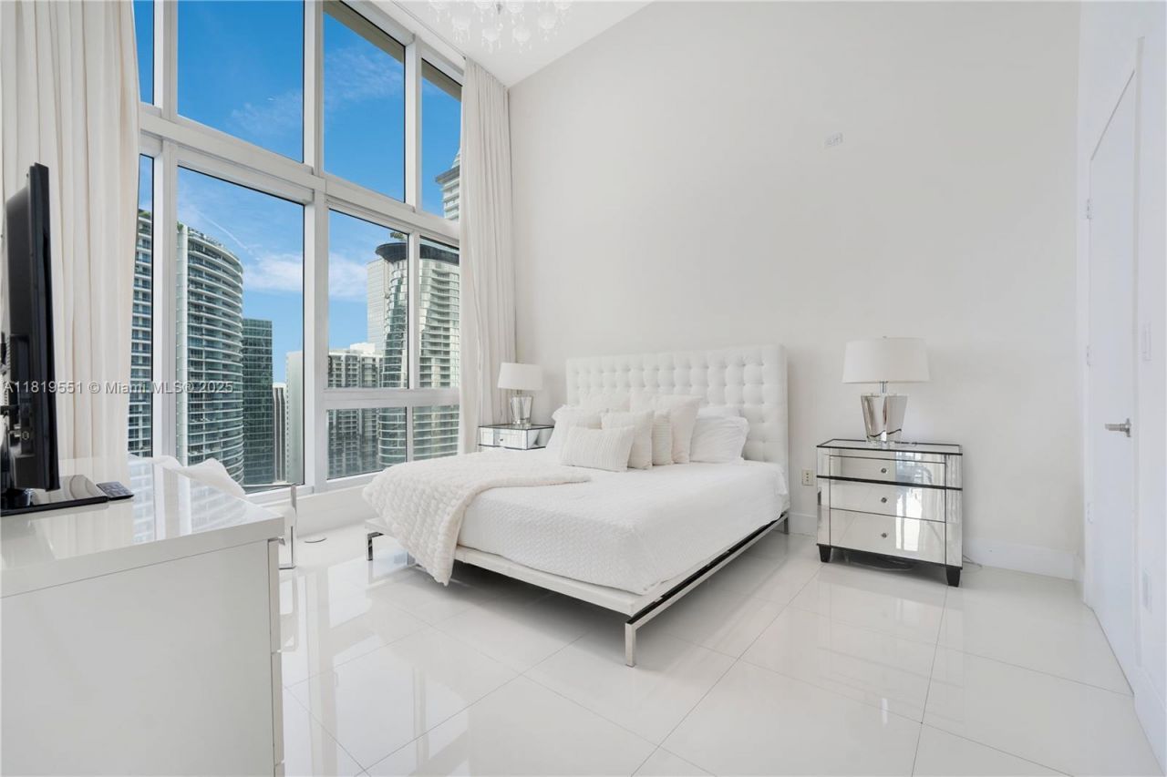 485 Brickell Ave, Unit 4004, Miami, FL 33131 Photo
