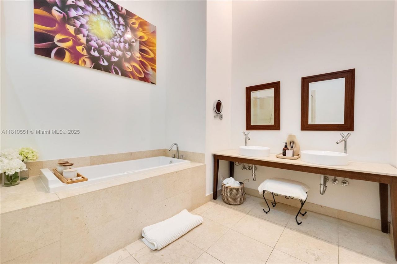 485 Brickell Ave, Unit 4004, Miami, FL 33131 Photo