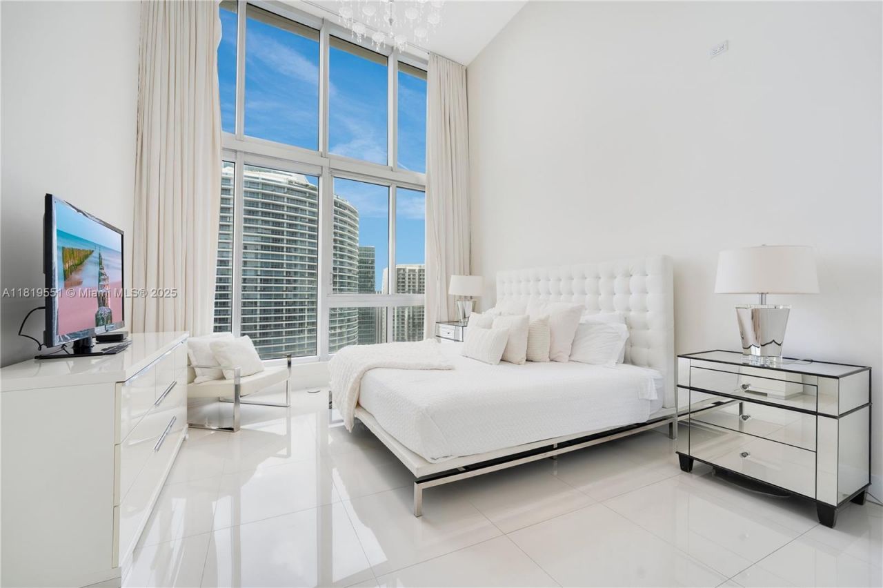 485 Brickell Ave, Unit 4004, Miami, FL 33131 Photo