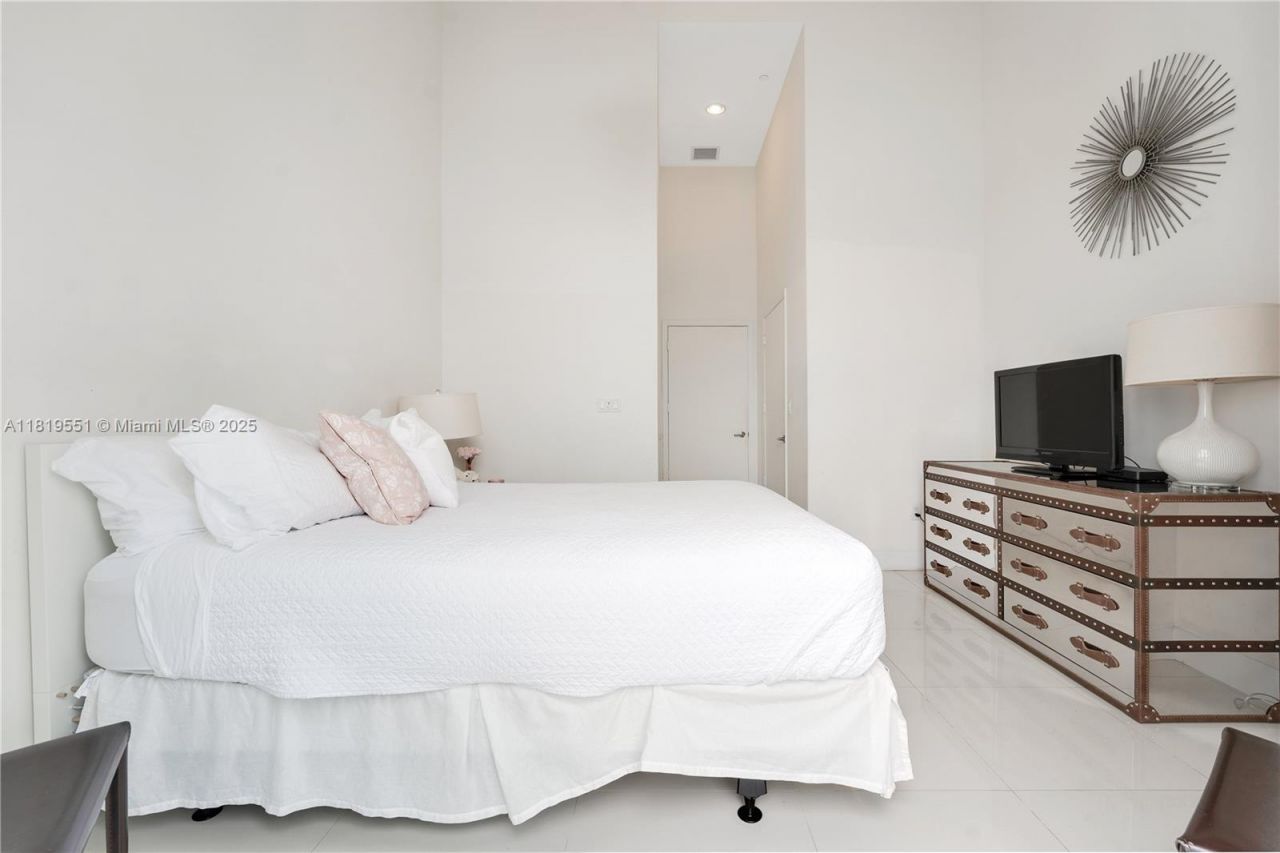 485 Brickell Ave, Unit 4004, Miami, FL 33131 Photo