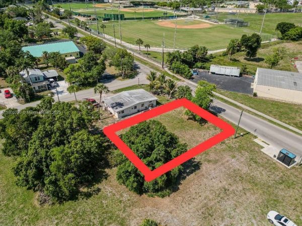 933 Veronica Shoemaker, Fort Myers, FL 33916