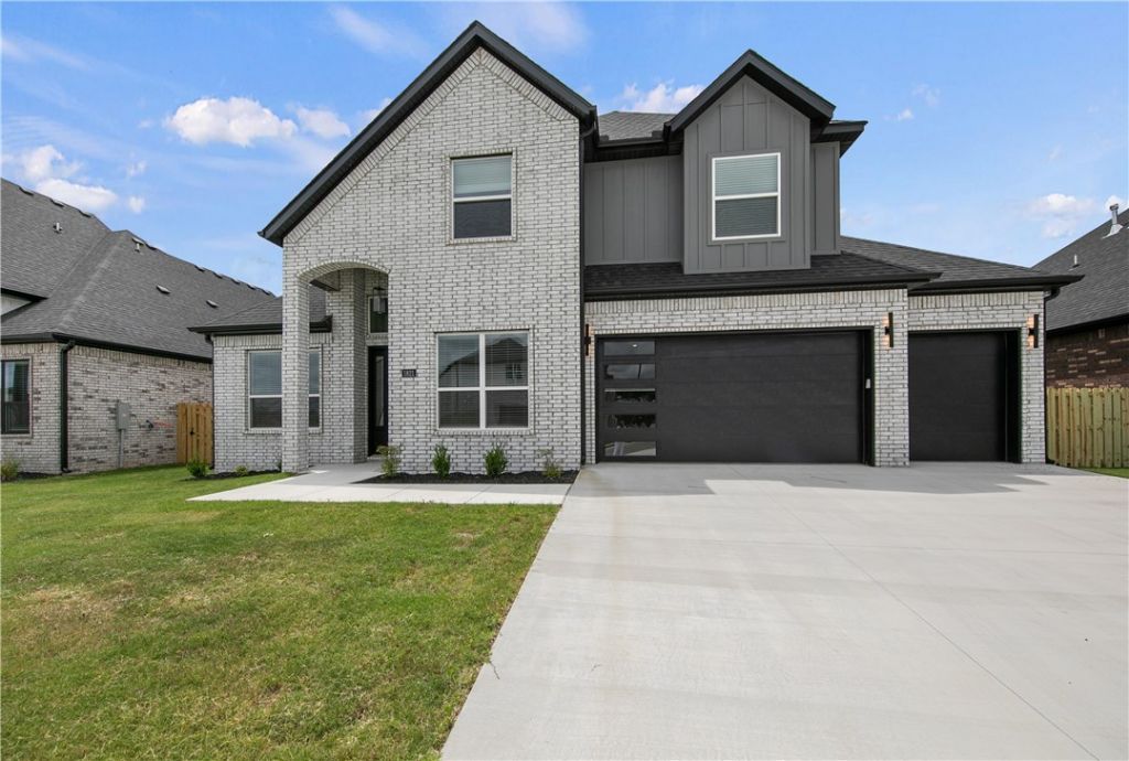 1821 Bluestem Drive, Centerton, AR 72719 Main Photo