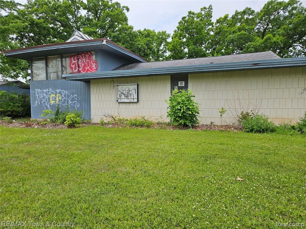 4233 Clio Road, Flint, MI 48504 Main Photo
