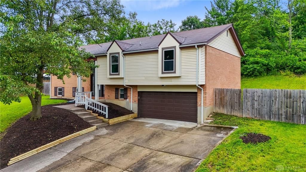 1153 King Richard Parkway, Dayton, OH 45449 Main Photo