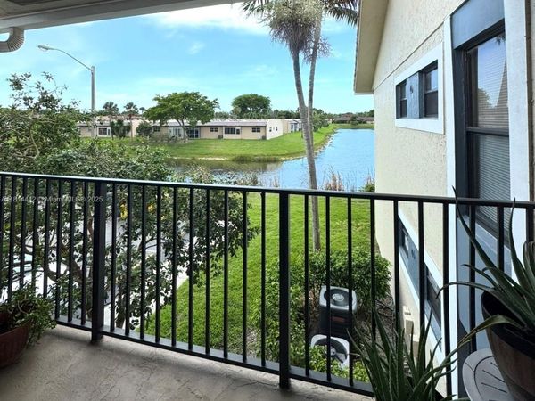 1484 Lake Crystal Dr, Unit E, West Palm Beach, FL 33411