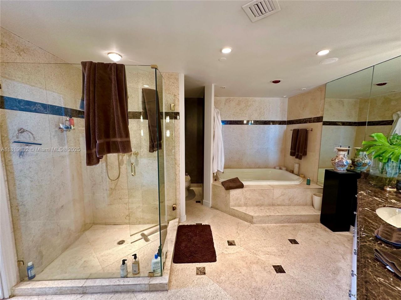 2645 S Bayshore Dr, Unit 1403, Miami, FL 33133 Photo