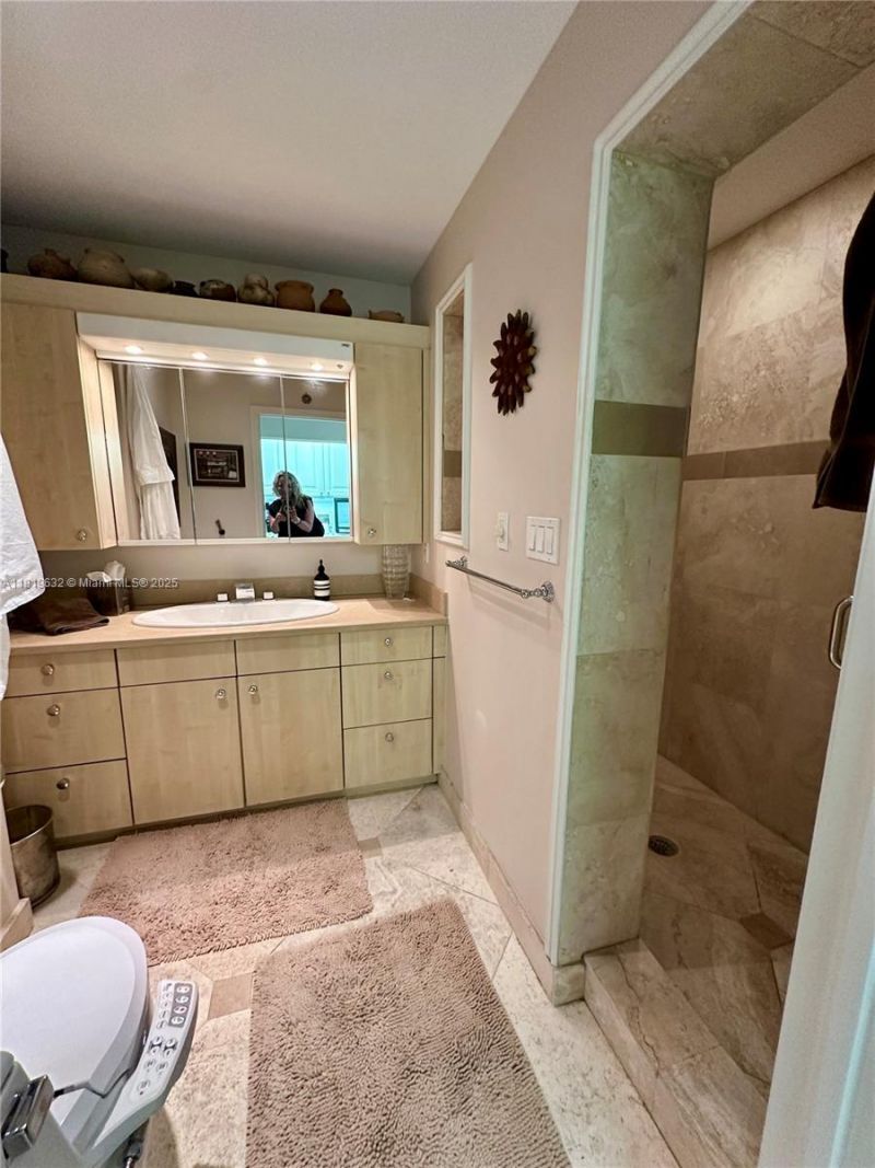 2645 S Bayshore Dr, Unit 1403, Miami, FL 33133 Photo