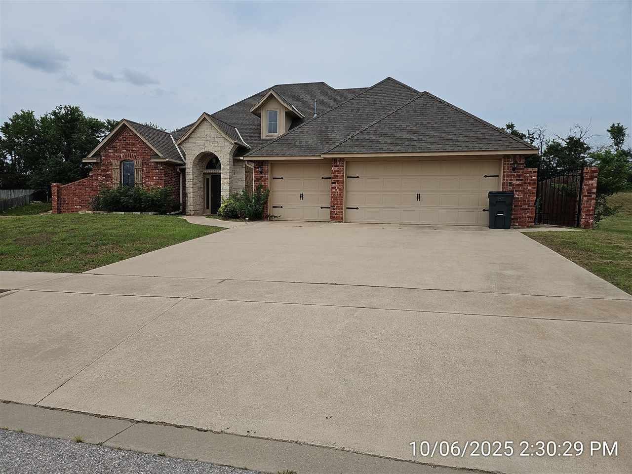 3332 NE Brentwood Dr, Lawton, OK 73507 Main Photo