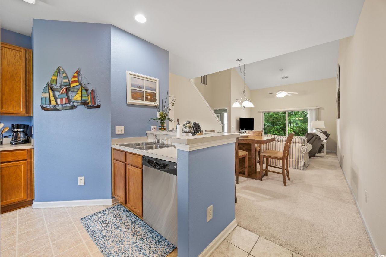 265 Connemara Dr. Photo 4