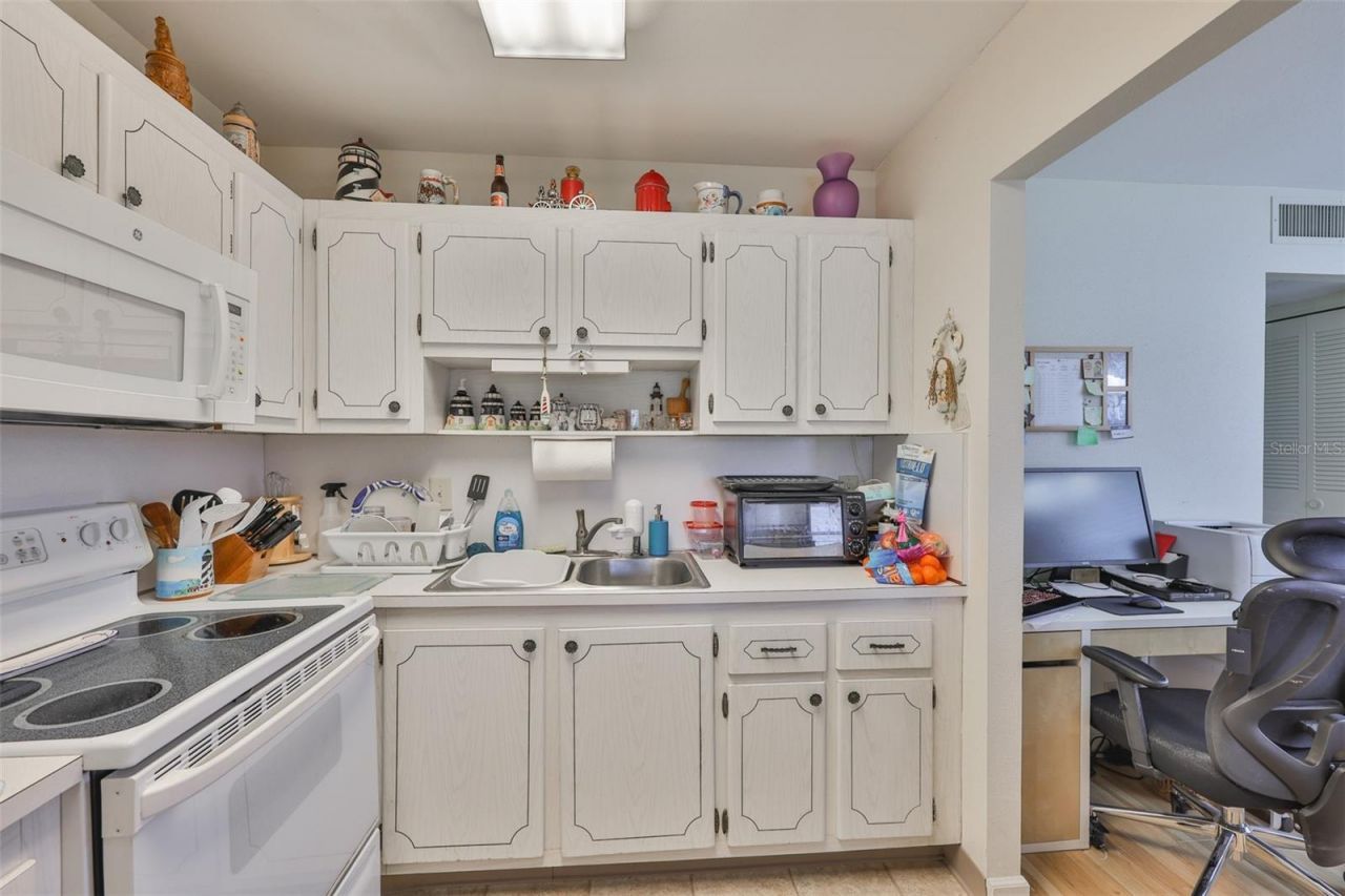 301 Kings Boulevard, Unit 130, Sun City Center, FL 33573 Photo