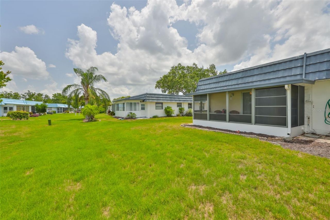 301 Kings Boulevard, Unit 130, Sun City Center, FL 33573 Photo