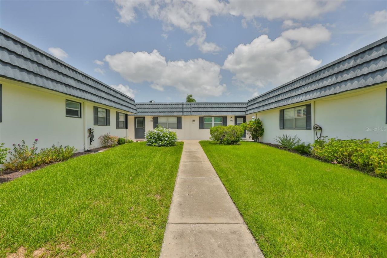 301 Kings Boulevard, Unit 130, Sun City Center, FL 33573 Photo
