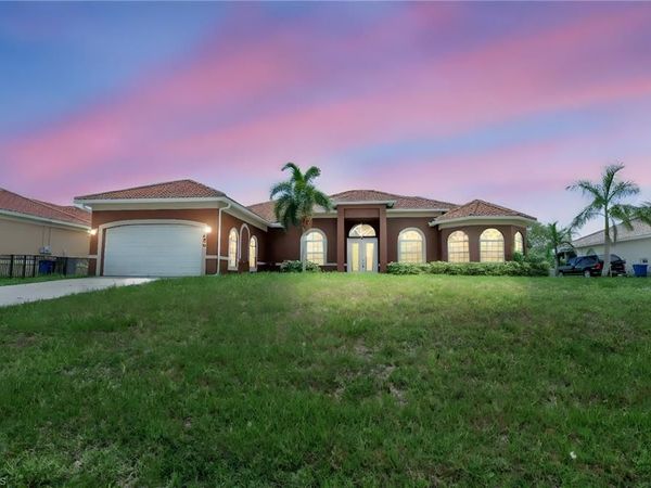 680 Mirror Lakes CT, LEHIGH ACRES, FL 33974
