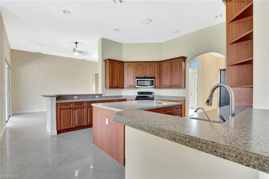 680 Mirror Lakes Ct, Lehigh Acres, FL 33974 Photo