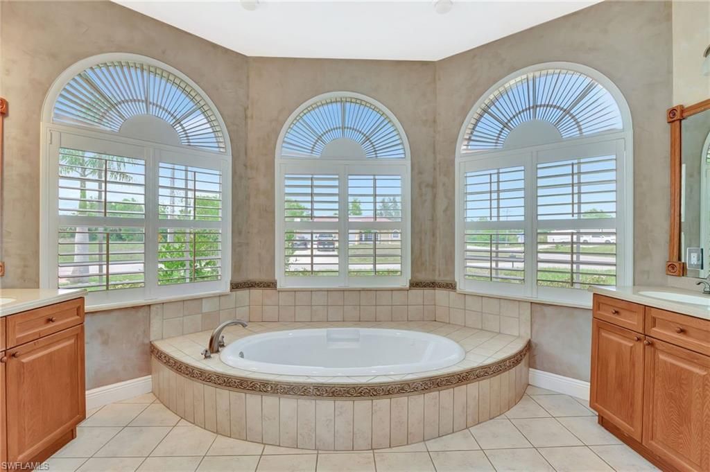 680 Mirror Lakes Ct, Lehigh Acres, FL 33974 Photo