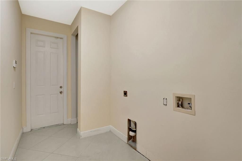 680 Mirror Lakes Ct, Lehigh Acres, FL 33974 Photo