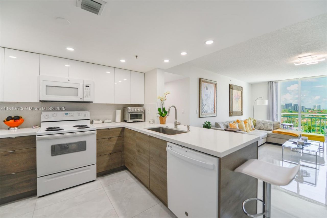 3000 Coral Way, Unit 1208, Miami, FL 33145 Photo