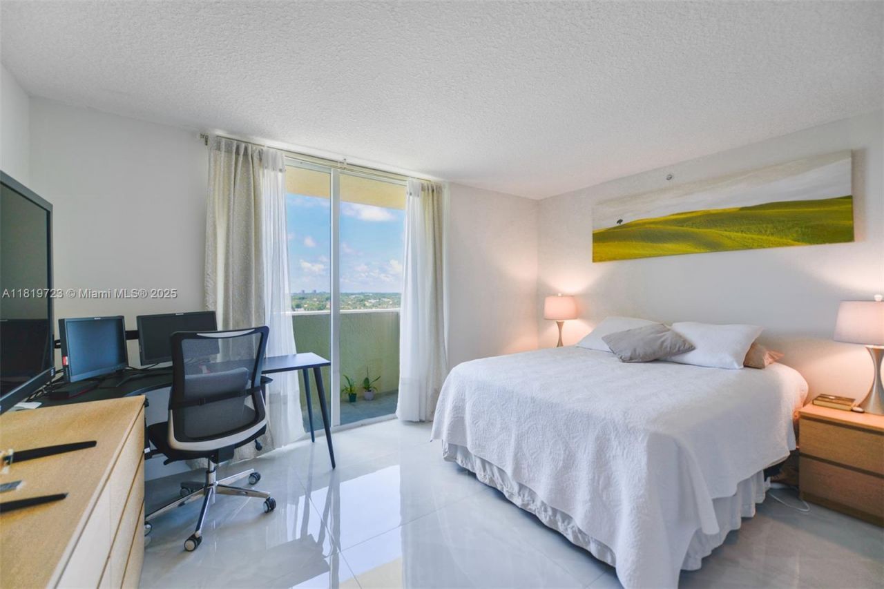 3000 Coral Way, Unit 1208, Miami, FL 33145 Photo