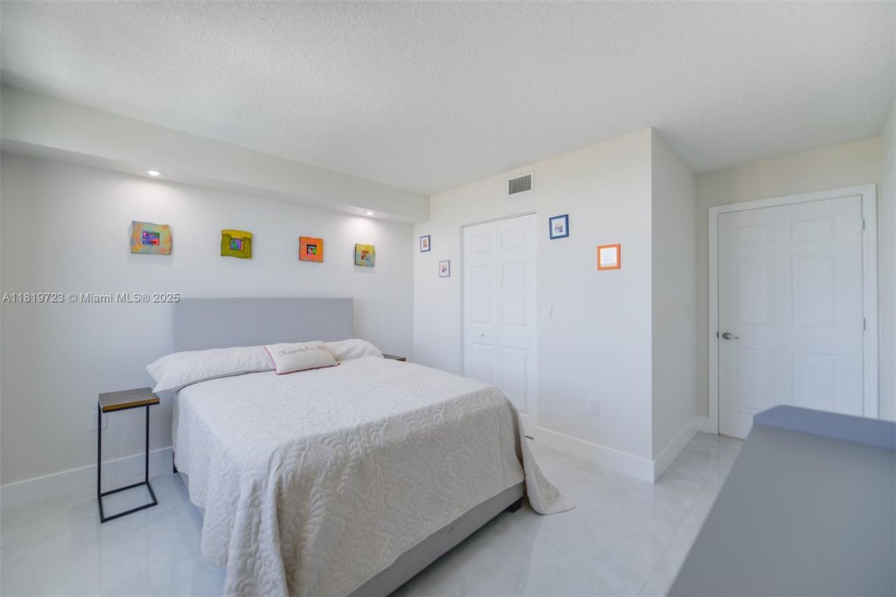 3000 Coral Way, Unit 1208, Miami, FL 33145 Photo