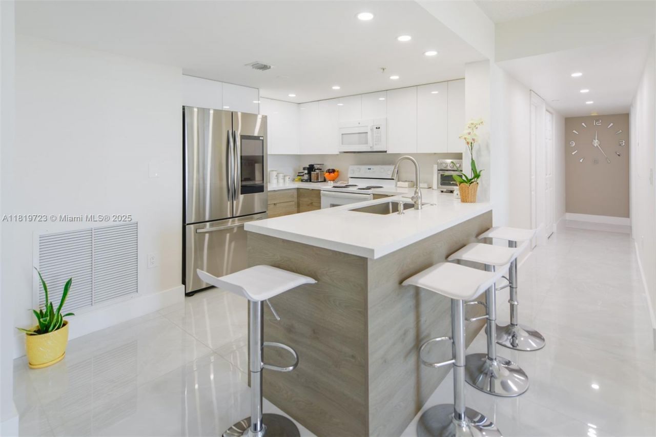 3000 Coral Way, Unit 1208, Miami, FL 33145 Photo