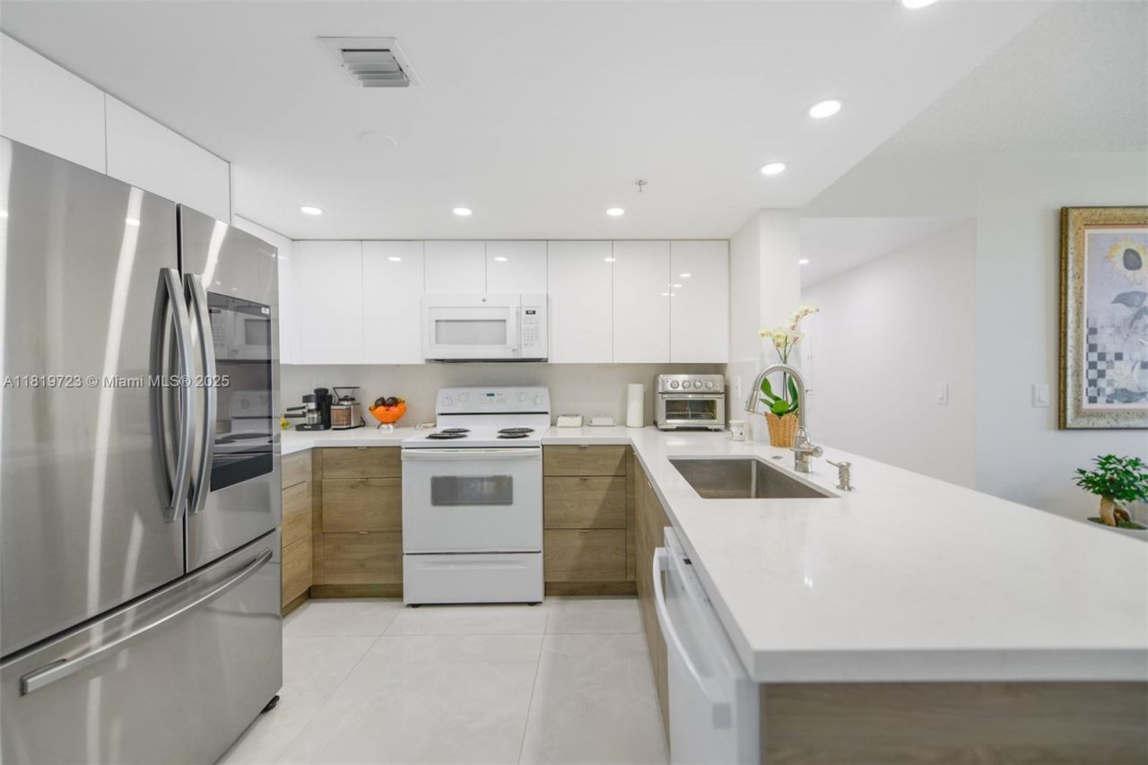 3000 Coral Way, Unit 1208, Miami, FL 33145 Photo