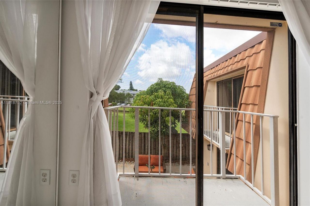 839 Blue Ridge Cir, Unit 839, West Palm Beach, FL 33409 Photo