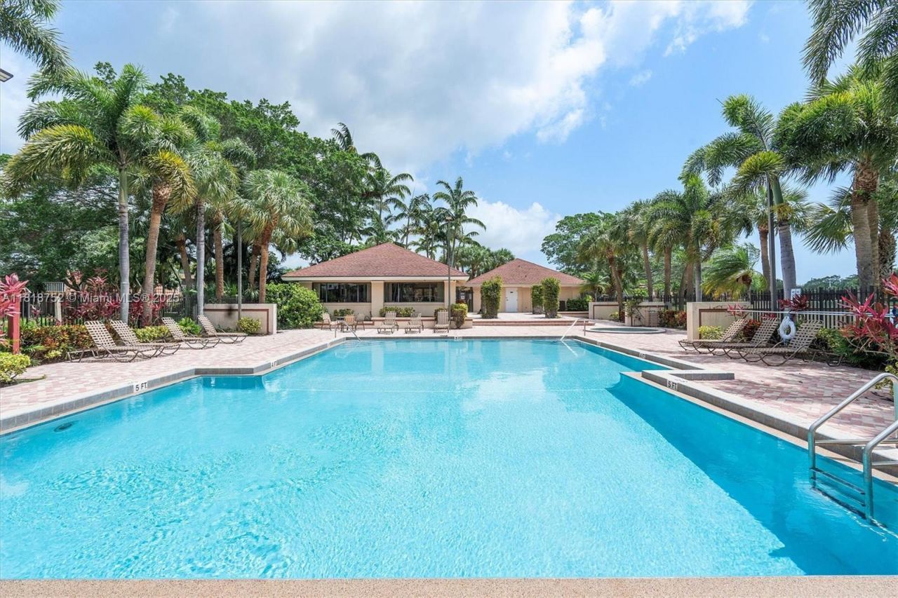 839 Blue Ridge Cir, Unit 839, West Palm Beach, FL 33409 Photo