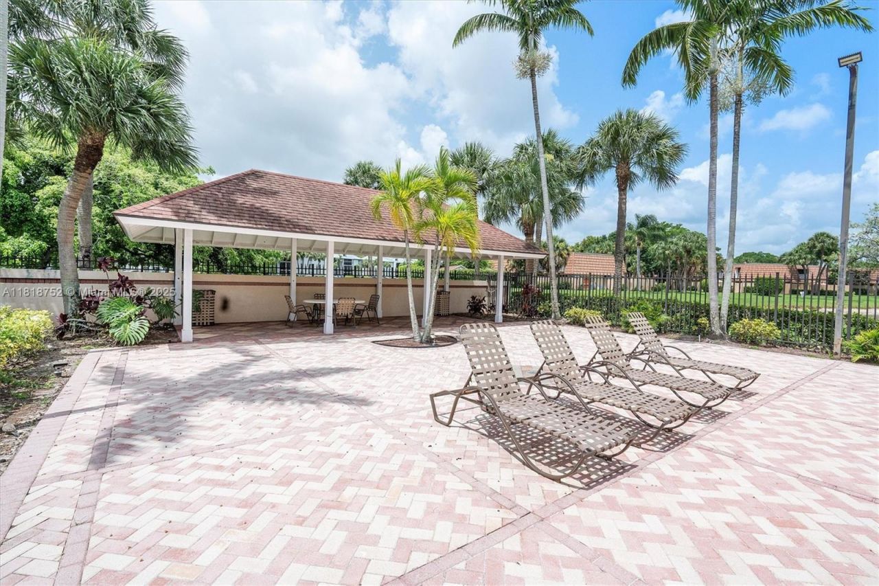 839 Blue Ridge Cir, Unit 839, West Palm Beach, FL 33409 Photo