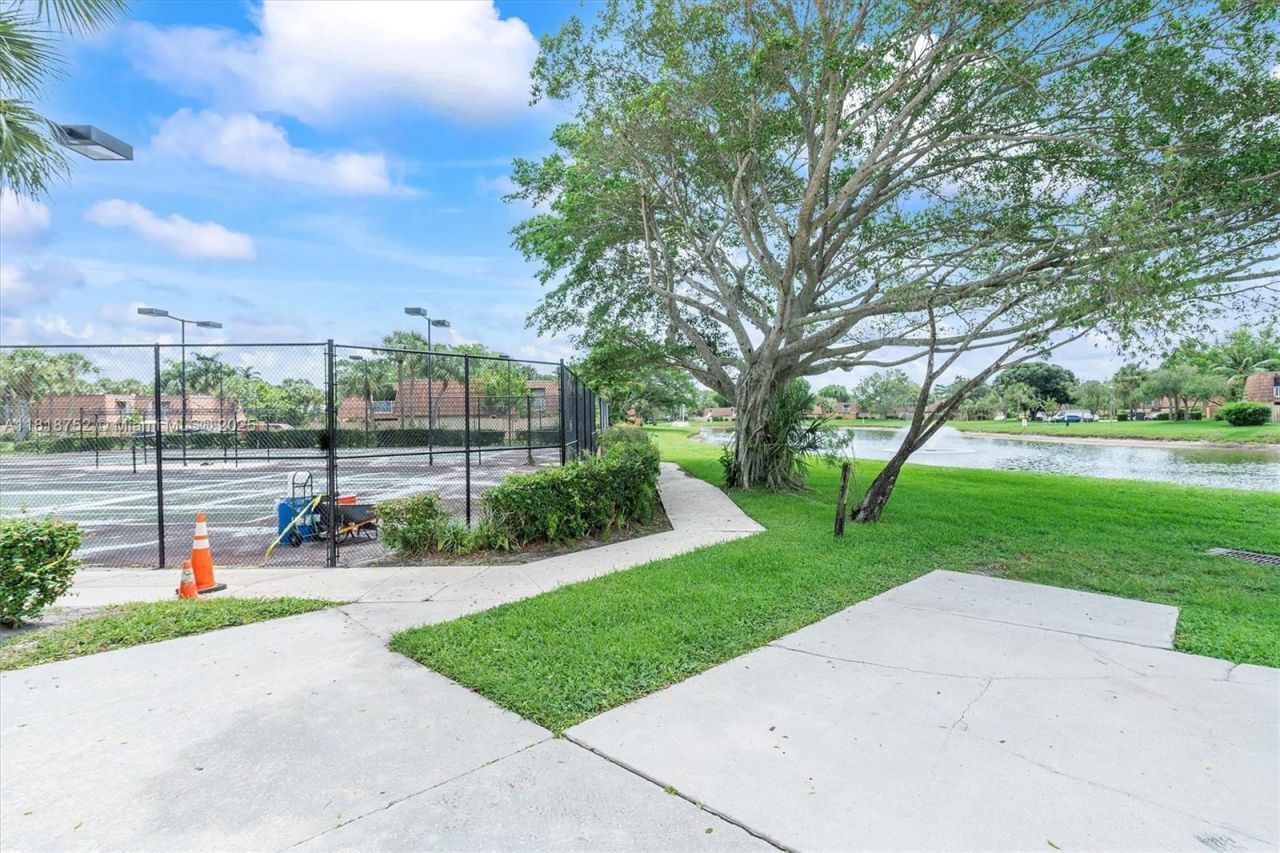 839 Blue Ridge Cir, Unit 839, West Palm Beach, FL 33409 Photo