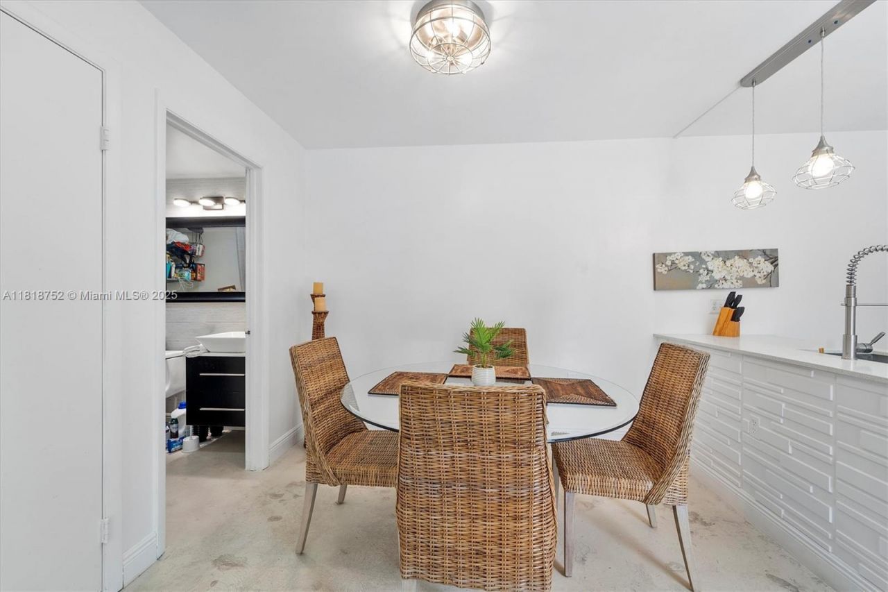 839 Blue Ridge Cir, Unit 839, West Palm Beach, FL 33409 Photo