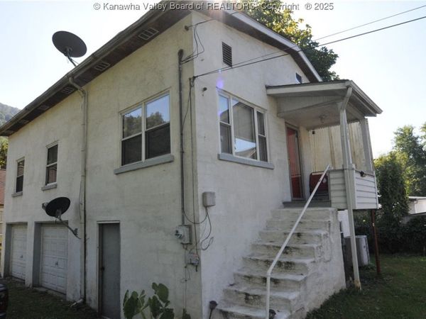 100 Oak Street, Cabin Creek, WV 25035