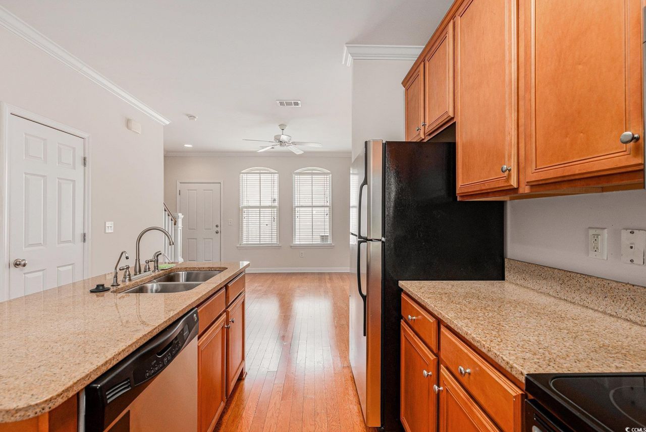 750 Howard Ave. Photo 16