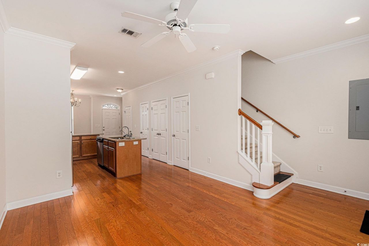 750 Howard Ave. Photo 9