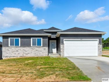 7608 S 33 Avenue, Bellevue, NE 68147