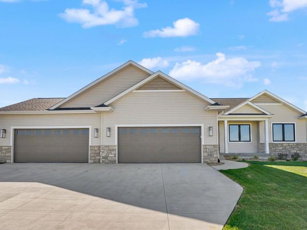 1522 Pebble Stone Place, Cedar Falls, IA 50613