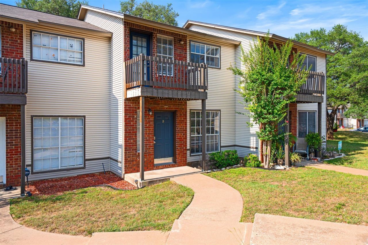 1807 River Crossing Cir, Unit B, Austin, TX 78741 Main Photo