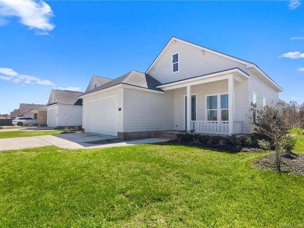 748 Lakewood Pointe Drive, Lake Charles, LA 70605