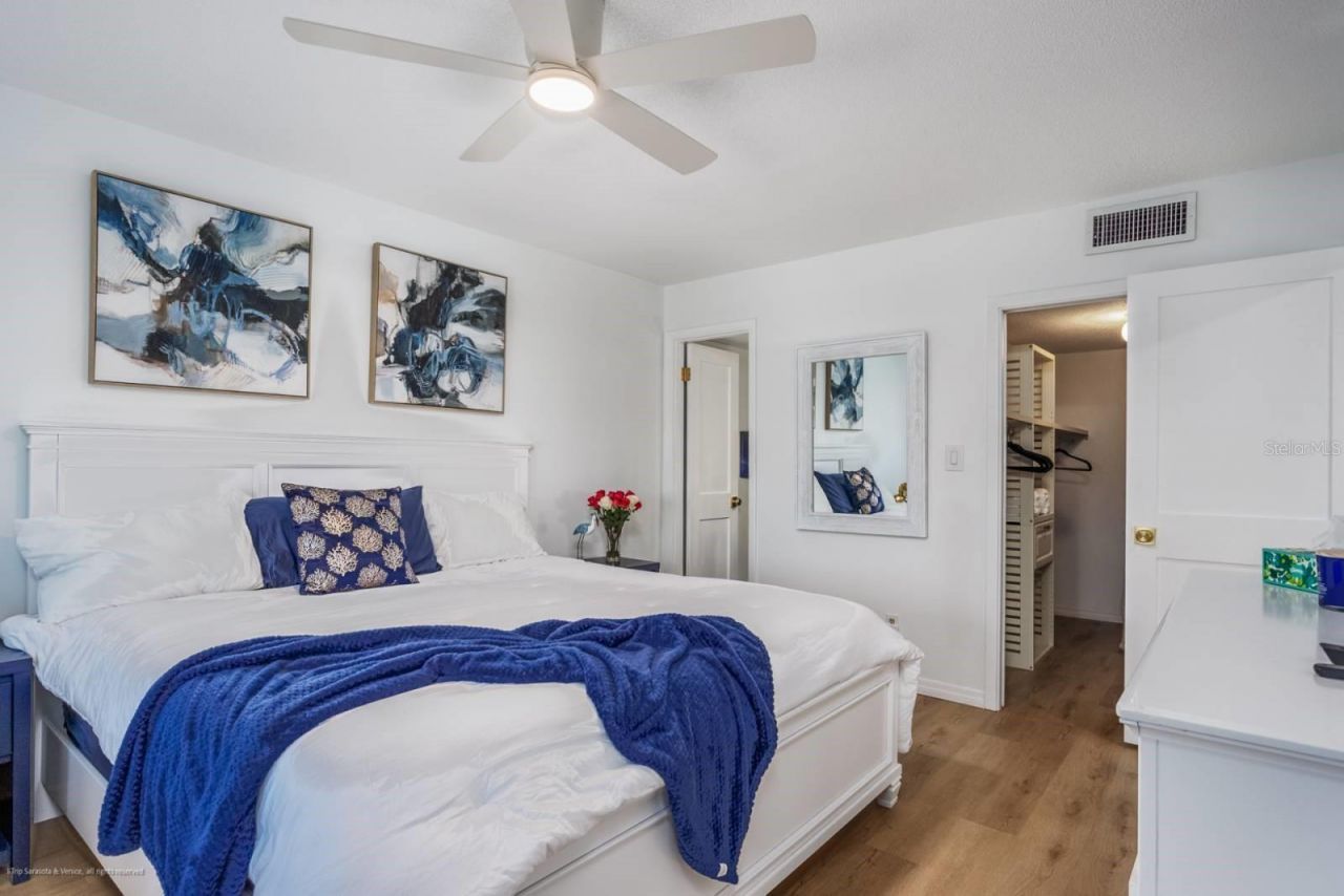 5600 Beach Way Drive, Unit 315, Sarasota, FL 34242 Photo