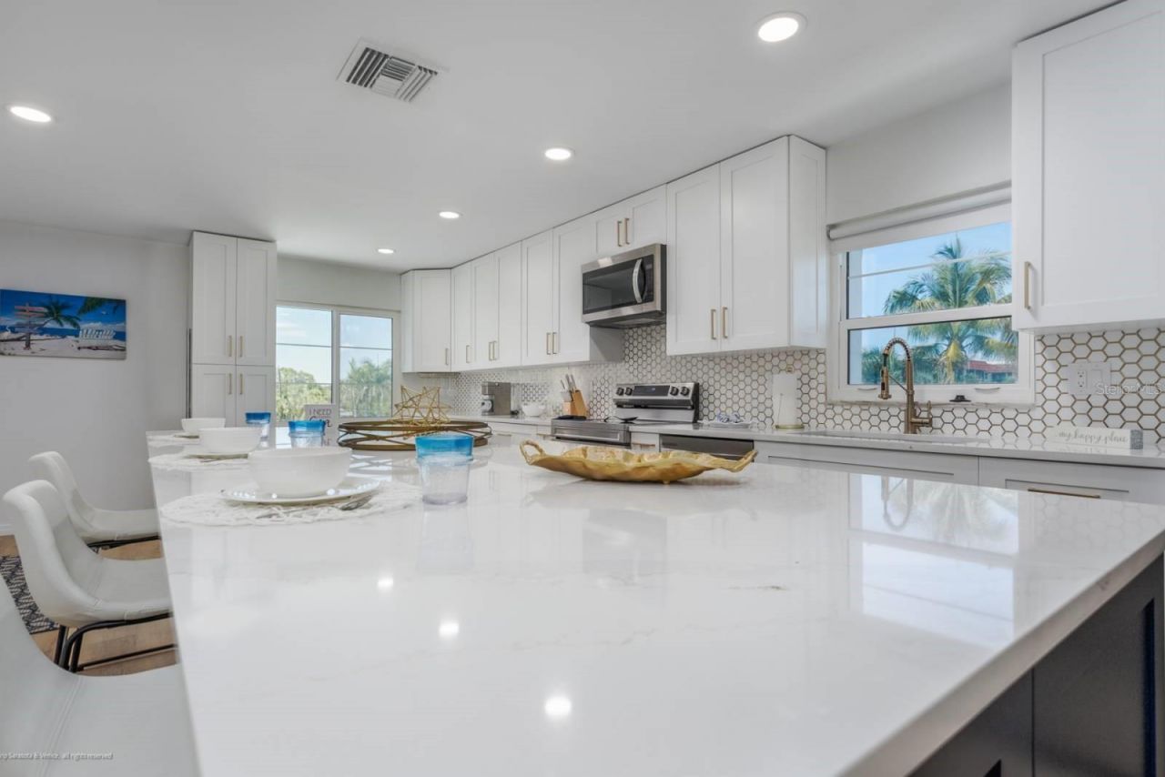 5600 Beach Way Drive, Unit 315, Sarasota, FL 34242 Photo