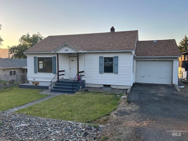 1811 17th Avenue, Lewiston, ID 83501