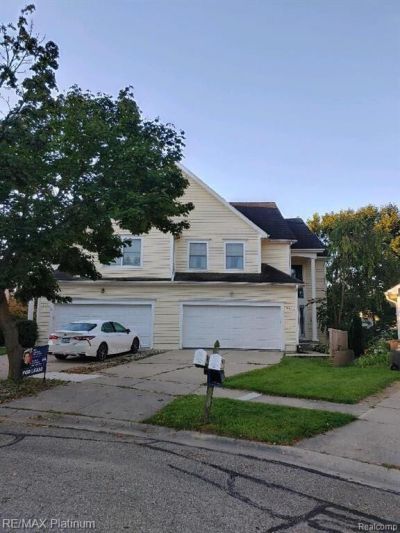 481 Village Oak Ct, Ann Arbor, MI 48103 Main Photo