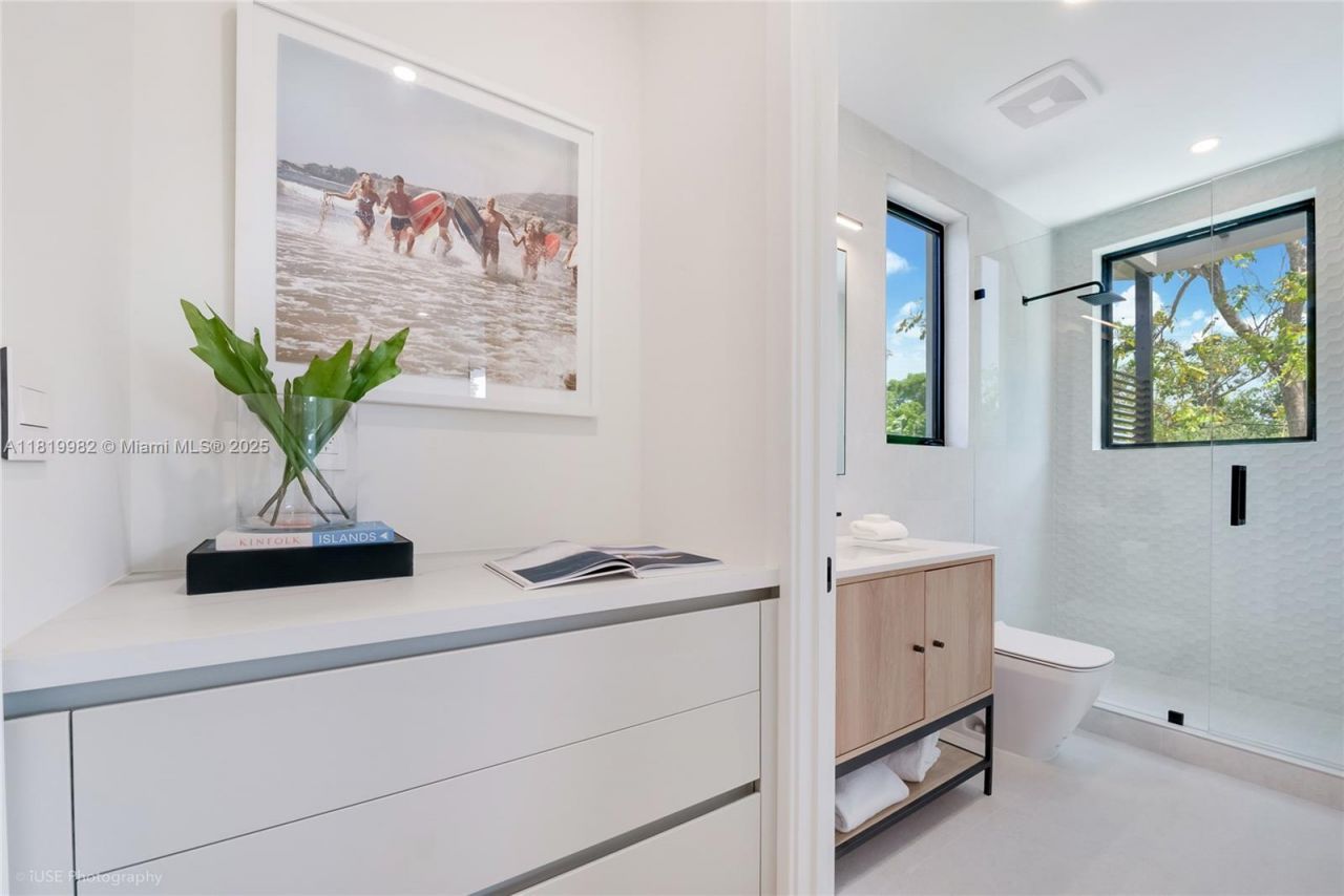 4110 Park Ave, Miami, FL 33133 Photo