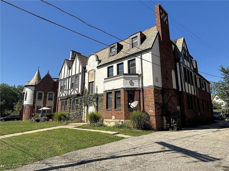 13309 S Woodland Road, Shaker Heights, OH 44120 Photo 2