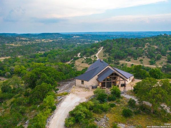 225 Valley View Rd, Comfort, TX 78013