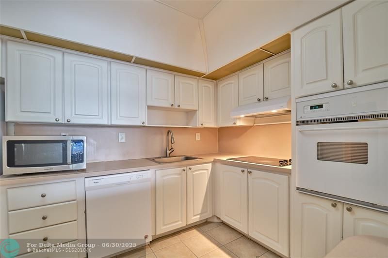 19390 Collins Avenue, Unit 212, Sunny Isles Beach, FL 33160 Photo
