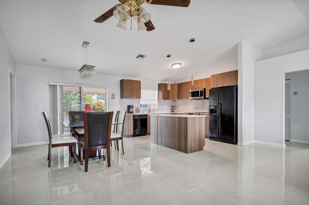 113 Madrid Street, Royal Palm Beach, FL 33411 Photo