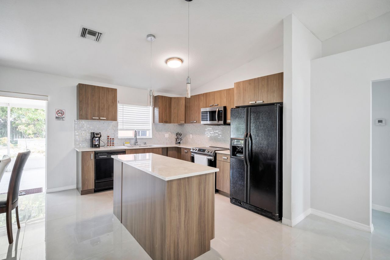 113 Madrid Street, Royal Palm Beach, FL 33411 Photo