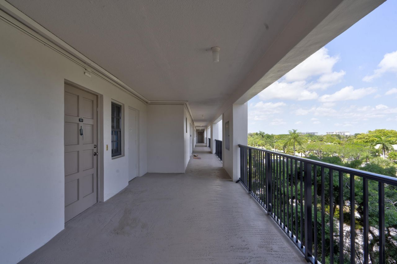 3050 N Palm Aire Drive, Unit 505, Pompano Beach, FL 33069 Photo