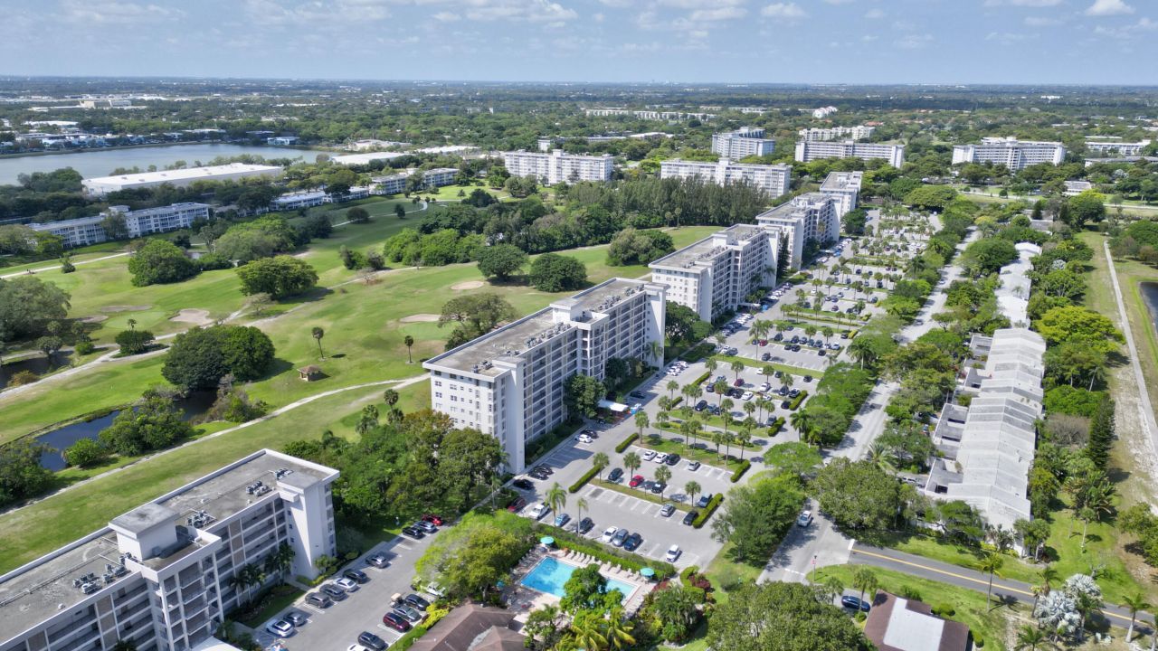 3050 N Palm Aire Drive, Unit 505, Pompano Beach, FL 33069 Photo