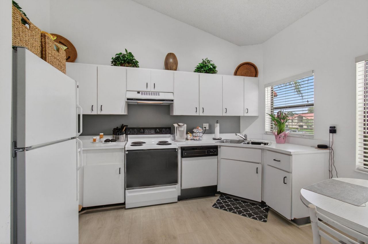 5947 Parkwalk Drive, Boynton Beach, FL 33472 Photo